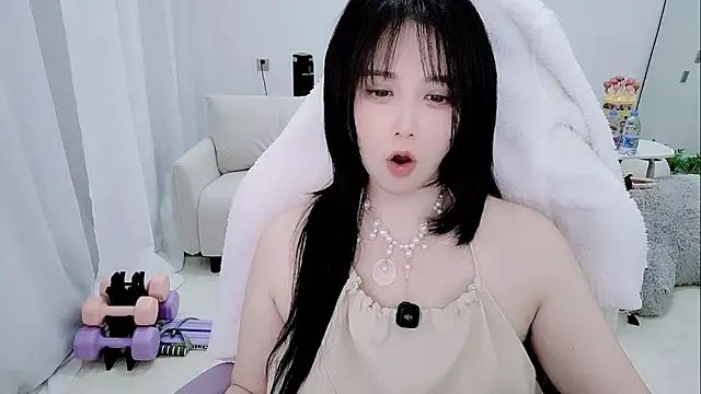 Snapshot of Vaness-a chatting on 03.25.26 Vaness-a online show from 03.25.26