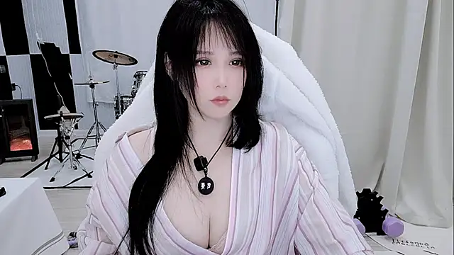 Snapshot of Vaness-a chatting on 04.14.26 Vaness-a online show from 04.14.26