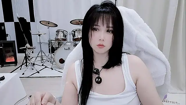 Snapshot of Vaness-a chatting on 04.15.26 Vaness-a online show from 04.15.26