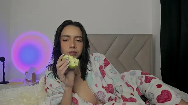 Snapshot of Bonnieshyy chatting on 09.20.25 Bonnieshyy online show from 09.20.25