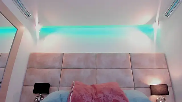 Eevee Taylor online show from 01.26.25