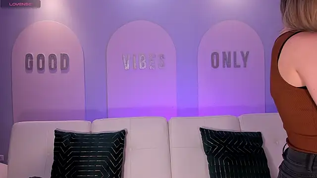 StacyWoods online show from 04.14.26