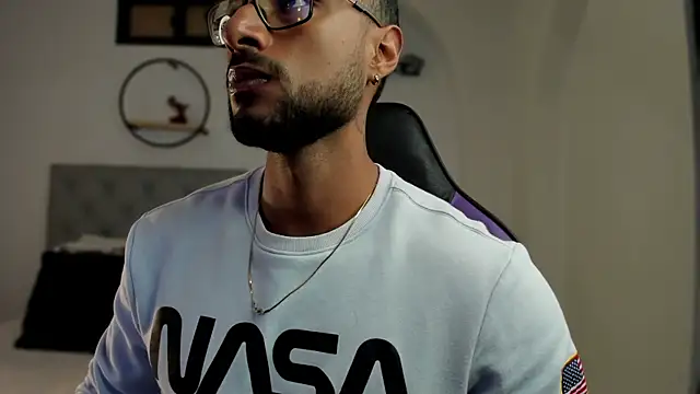 LiamGarcia1 online show from 02.03.25