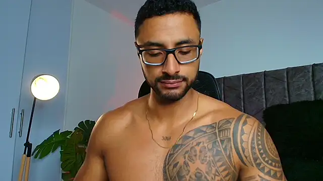 LiamGarcia1 online show from 10.30.25