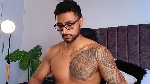 LiamGarcia1 online show from 11.17.25