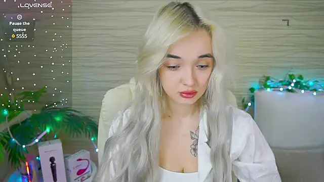 Snapshot of Ashley_S chatting on 02.10.25 Ashley S online show from 02.10.25