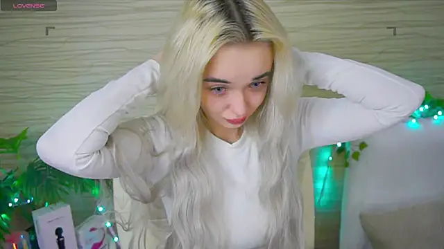 Snapshot of Ashley_S chatting on 02.22.25 Ashley S online show from 02.22.25