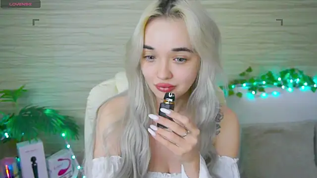 Snapshot of Ashley_S chatting on 02.28.25 Ashley S online show from 02.28.25