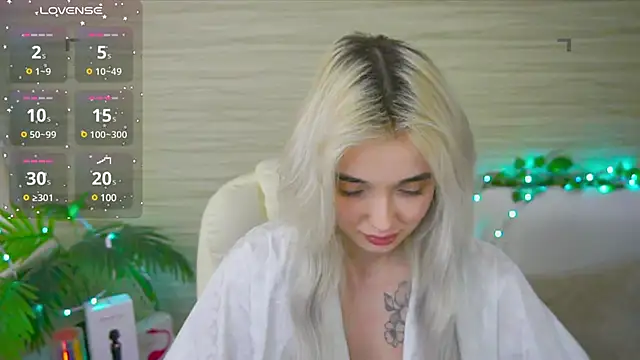 Snapshot of Ashley_S chatting on 03.08.25 Ashley S online show from 03.08.25