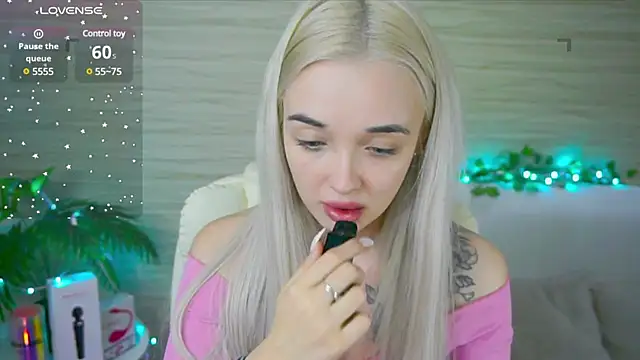 Snapshot of Ashley_S chatting on 03.22.25 Ashley S online show from 03.22.25