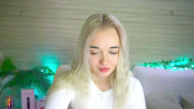 Snapshot of Ashley_S chatting on 09.25.25 Ashley S online show from 09.25.25