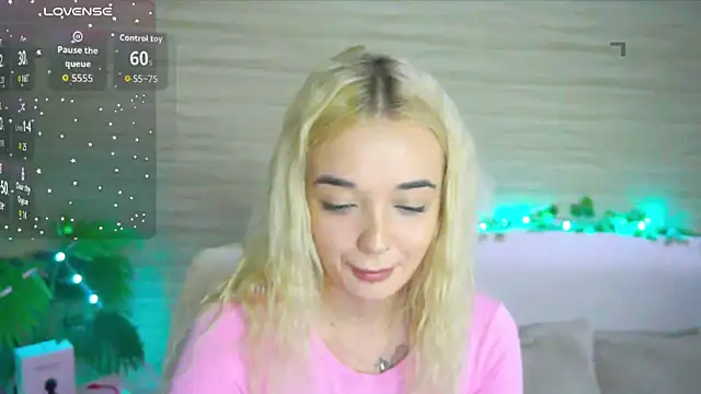 Snapshot of Ashley_S chatting on 10.22.25 Ashley S online show from 10.22.25