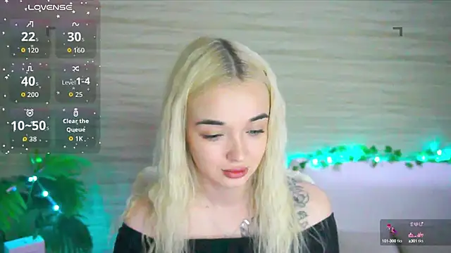 Snapshot of Ashley_S chatting on 10.24.25 Ashley S online show from 10.24.25