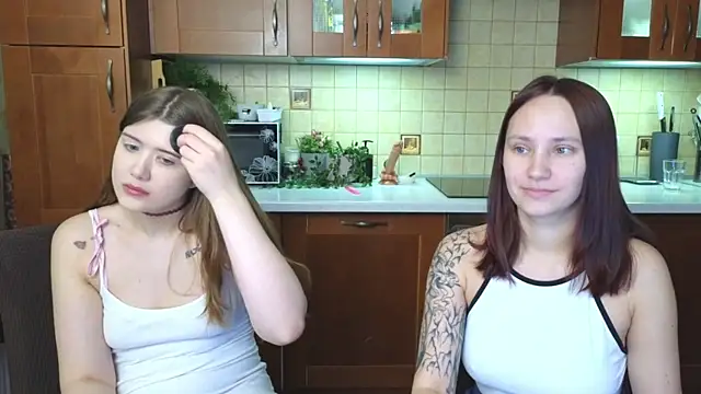 HotCaramellsTV online show from 04.10.26