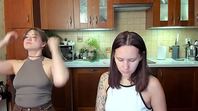 HotCaramellsTV online show from 04.13.26