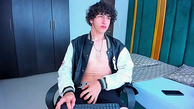 Snapshot of Kerverr_ chatting on 09.09.25 Kerverr online show from 09.09.25