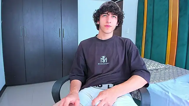 Snapshot of Kerverr_ chatting on 09.10.25 Kerverr online show from 09.10.25