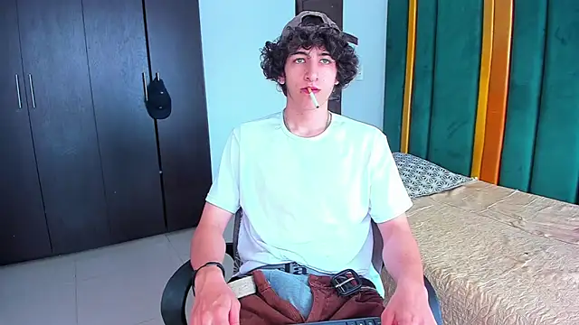 Snapshot of Kerverr_ chatting on 09.23.25 Kerverr online show from 09.23.25