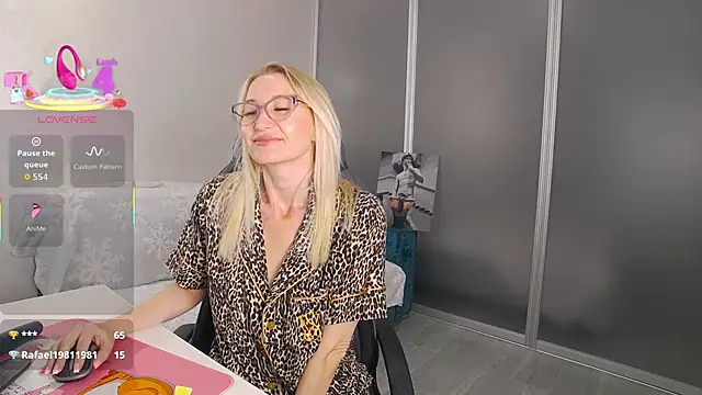 Snapshot of Sofia_Soul chatting on 09.08.25 Sofia Soul online show from 09.08.25