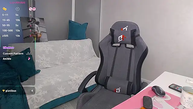 Snapshot of Sofia_Soul chatting on 10.12.25 Sofia Soul online show from 10.12.25