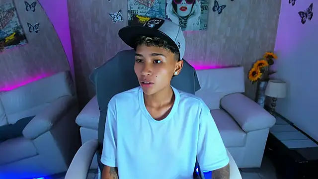 Snapshot of nova_sex01 chatting on 12.04.25 nova sex01 online show from 12.04.25