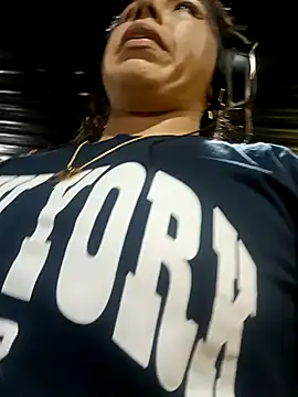 Snapshot of Karenn12 chatting on 11.06.25 Karenn12 online show from 11.06.25