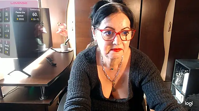 Snapshot of exymilf_ chatting on 10.11.25 exymilf online show from 10.11.25