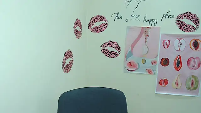 Snapshot of StellaCRL chatting on 02.25.25 StellaCRL online show from 02.25.25