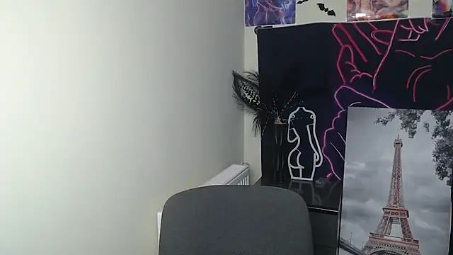 Snapshot of StellaCRL chatting on 09.27.25 StellaCRL online show from 09.27.25