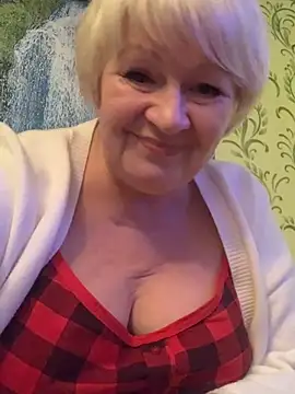 Laura Millf online show from 01.01.25