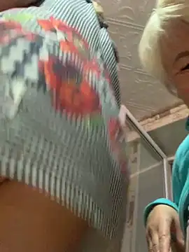 Laura Millf online show from 09.23.25