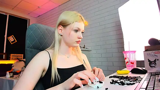 Snapshot of GraceGlamour chatting on 01.09.25 GraceGlamour online show from 01.09.25