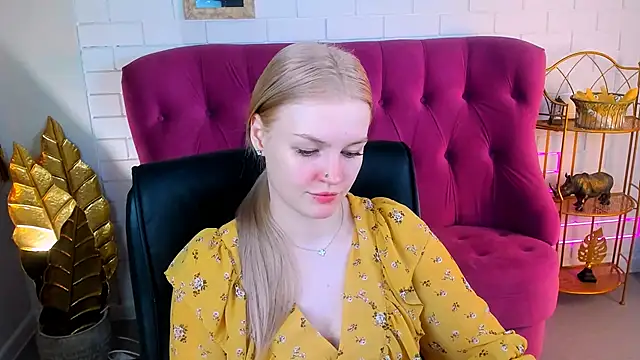 Snapshot of GraceGlamour chatting on 01.13.25 GraceGlamour online show from 01.13.25