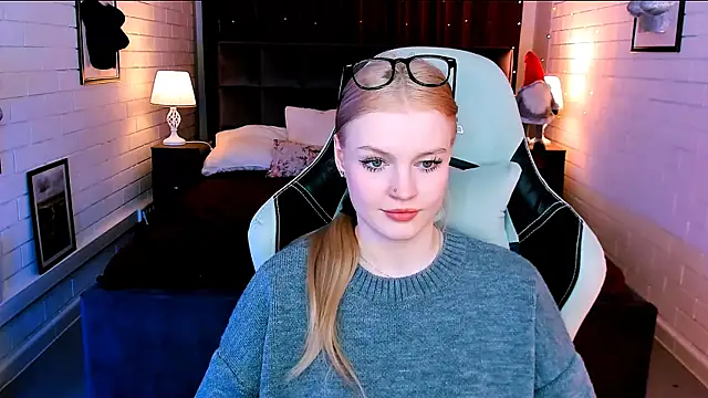 Snapshot of GraceGlamour chatting on 01.14.25 GraceGlamour online show from 01.14.25