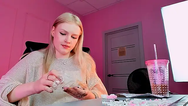 Snapshot of GraceGlamour chatting on 01.19.25 GraceGlamour online show from 01.19.25