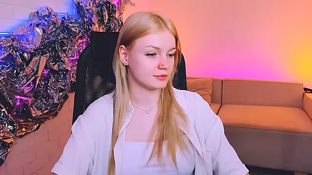 Snapshot of GraceGlamour chatting on 01.20.25 GraceGlamour online show from 01.20.25