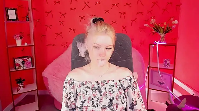 Snapshot of GraceGlamour chatting on 01.22.25 GraceGlamour online show from 01.22.25