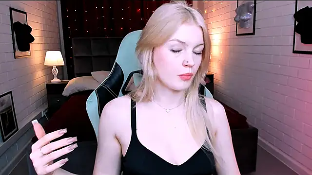 Snapshot of GraceGlamour chatting on 01.23.25 GraceGlamour online show from 01.23.25