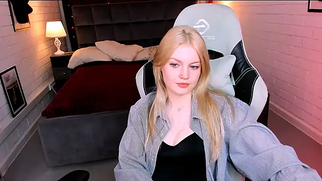 Snapshot of GraceGlamour chatting on 01.23.25 GraceGlamour online show from 01.23.25