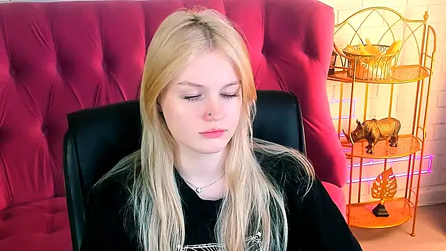 Snapshot of GraceGlamour chatting on 01.31.25 GraceGlamour online show from 01.31.25