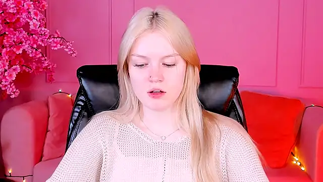 Snapshot of GraceGlamour chatting on 02.04.25 GraceGlamour online show from 02.04.25