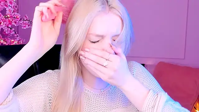 Snapshot of GraceGlamour chatting on 02.04.25 GraceGlamour online show from 02.04.25