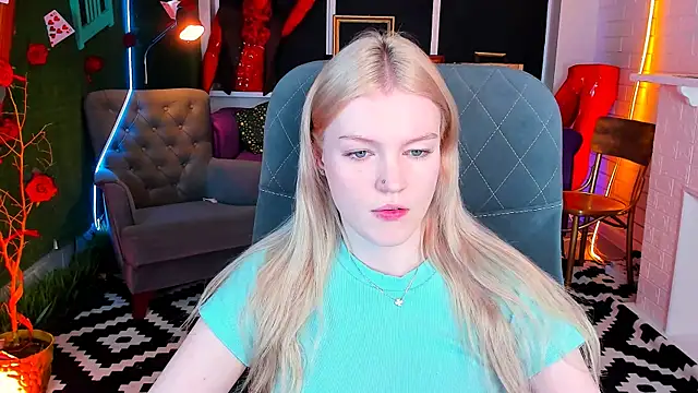 Snapshot of GraceGlamour chatting on 02.05.25 GraceGlamour online show from 02.05.25