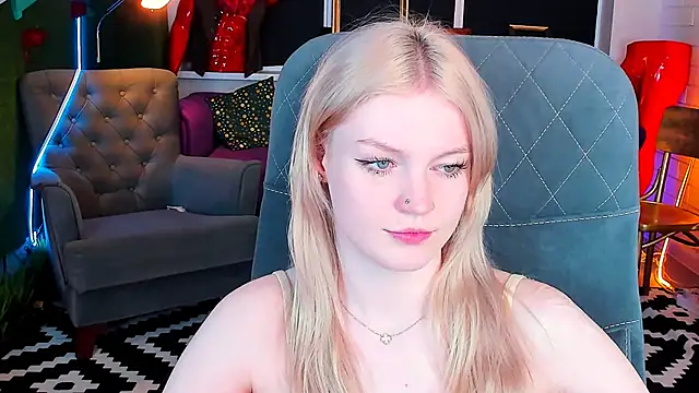 Snapshot of GraceGlamour chatting on 02.05.25 GraceGlamour online show from 02.05.25