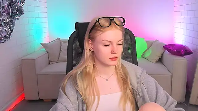 Snapshot of GraceGlamour chatting on 02.10.25 GraceGlamour online show from 02.10.25