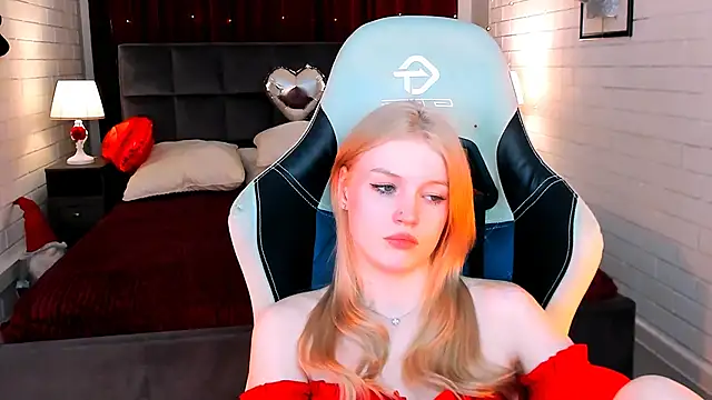 Snapshot of GraceGlamour chatting on 02.12.25 GraceGlamour online show from 02.12.25