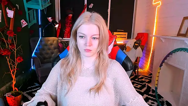 Snapshot of GraceGlamour chatting on 02.13.25 GraceGlamour online show from 02.13.25