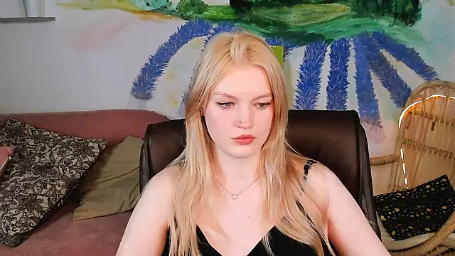 Snapshot of GraceGlamour chatting on 02.17.25 GraceGlamour online show from 02.17.25