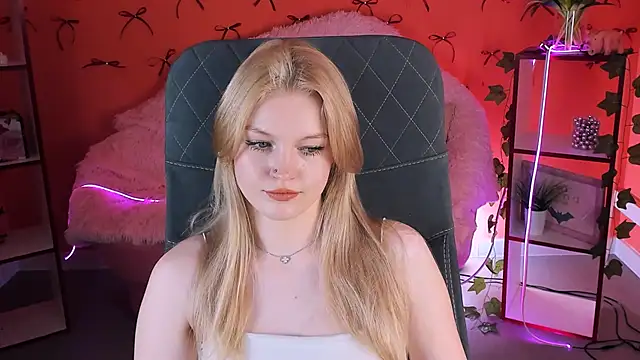 Snapshot of GraceGlamour chatting on 02.21.25 GraceGlamour online show from 02.21.25