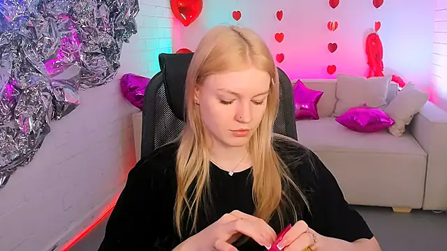 Snapshot of GraceGlamour chatting on 02.22.25 GraceGlamour online show from 02.22.25